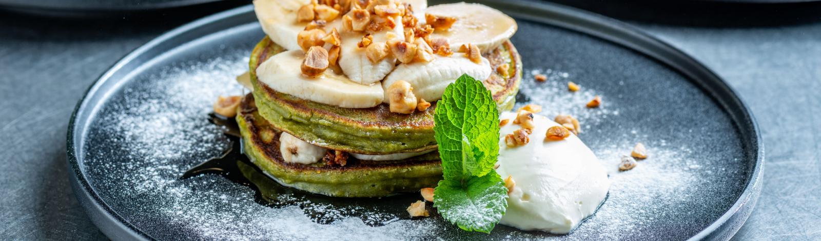 24/7 groenten: Broccoli pancake stack with bananas