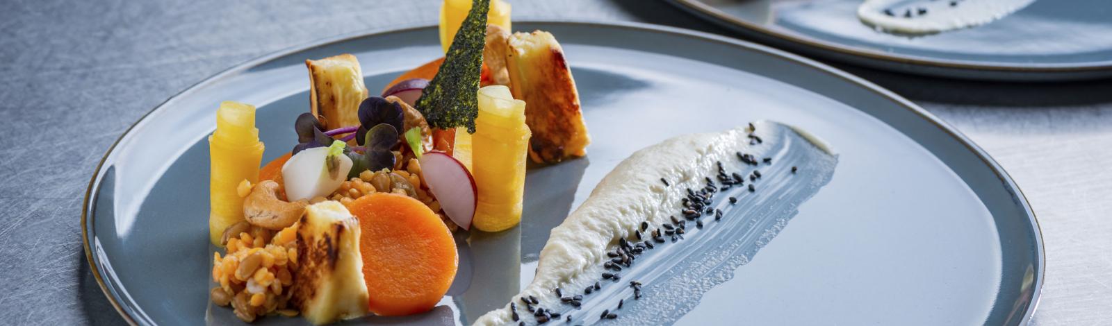 Vegan kerstmenu: Speltsalade met pastinaak en wortelschijfjes Vegan kerstmenu: Speltsalade met pastinaak en wortelschijfjes
