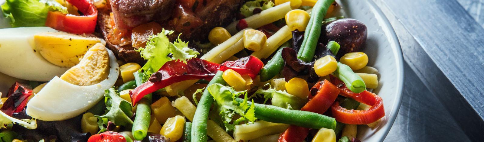 Salade comme une niçoise et pavé de bonite Salade comme une niçoise et pavé de bonite