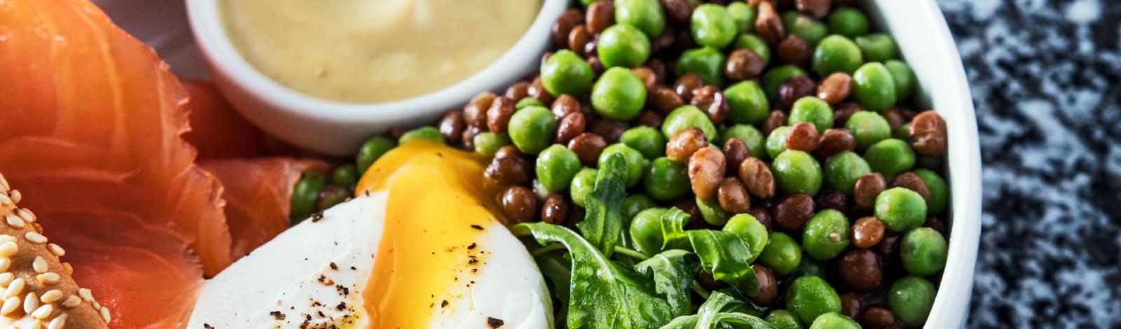 Salade healthy lentilles pois et saumon fumé Salade healthy lentilles pois et saumon fumé