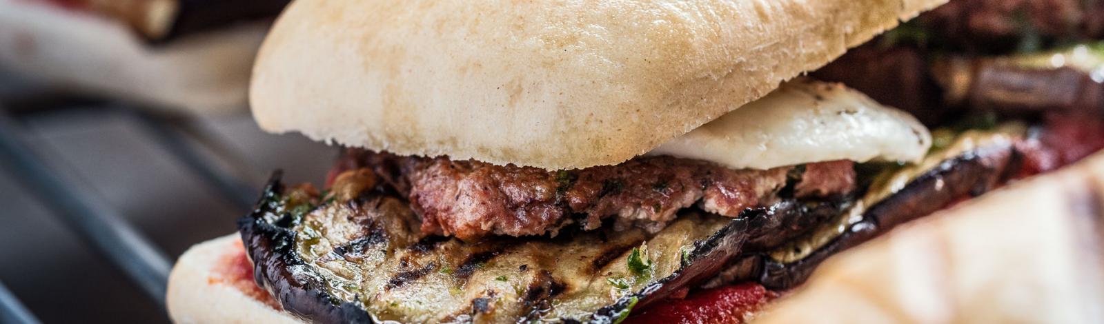 Panini aubergines et kefta à la menthe Panini aubergines et kefta à la menthe