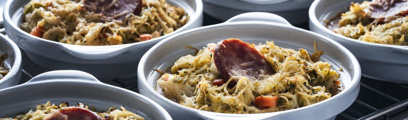 Gratinée de choux et saucisse de Morteau au Cantal Gratinée de choux et saucisse de Morteau au Cantal